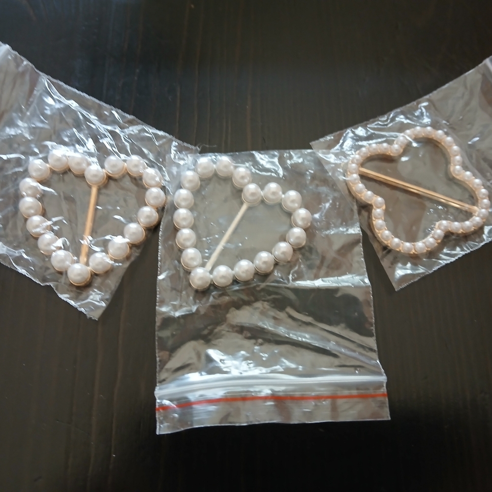 Faux Pearl Scarf And Shirt Clips